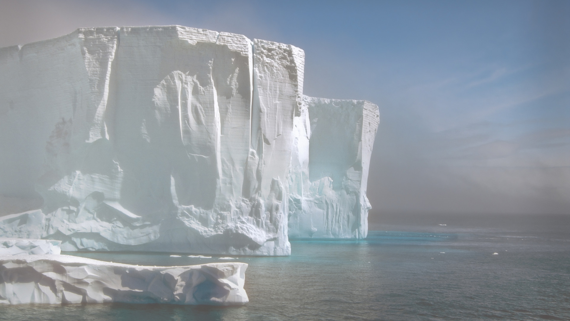 Custom Travel Planner Network-Antarctica-Iceberg in the Fog