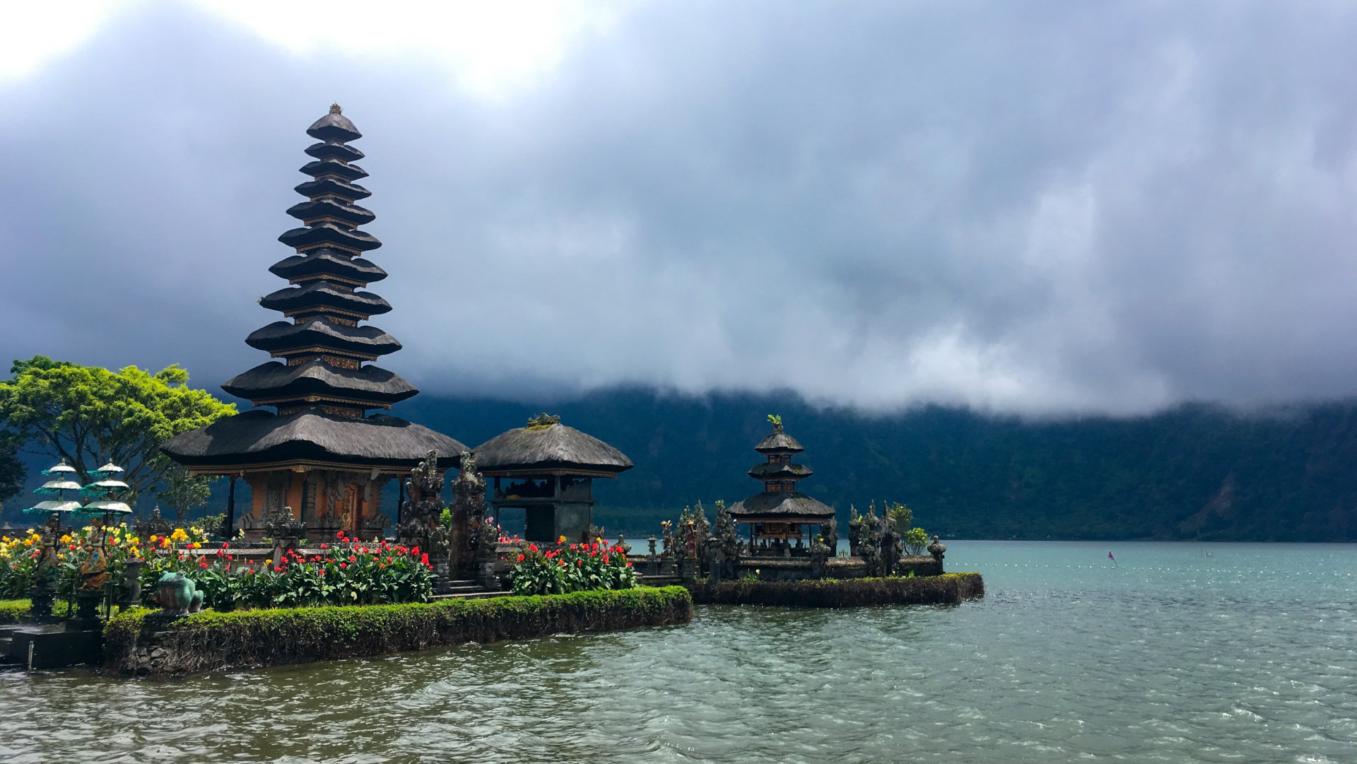 Custom Travel Planner Network-Bali-Ulun danu Bratan Temple