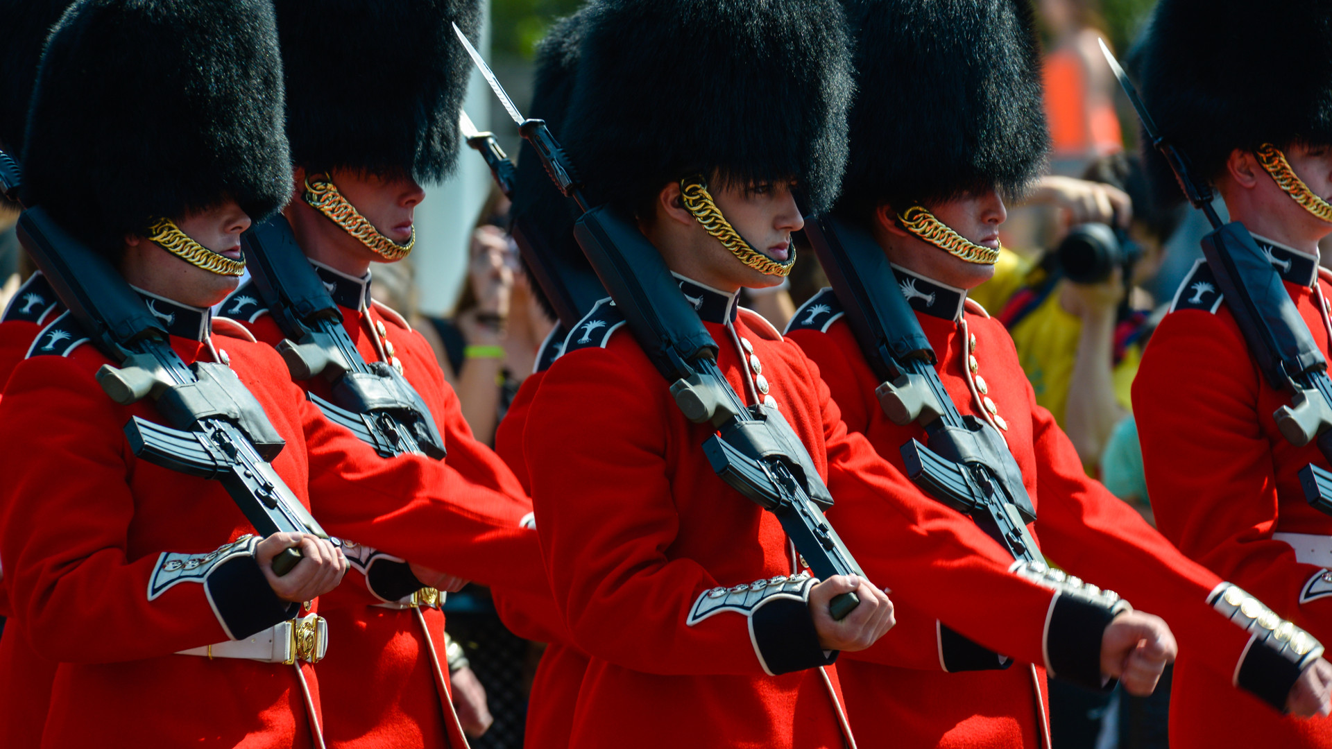 Custom Travel Planner Network-England-Buckingham Palace Guards